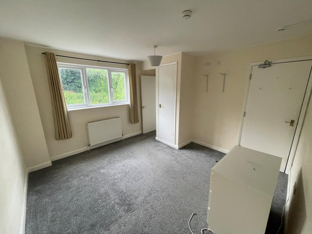 Lot: 15 - SIX LETTING ROOMS ALL WITH EN-SUITES - Bedroom five with en-suite